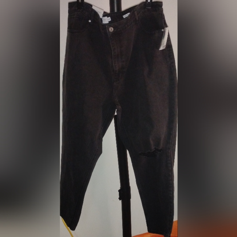 Women's Black Distressed Jeans - Classic Fit